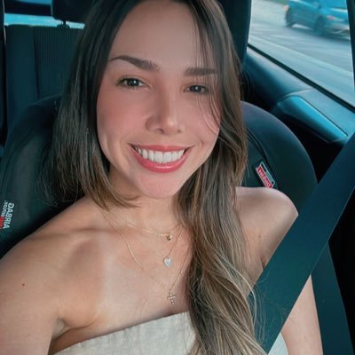 lauravquinones's profile picture. .