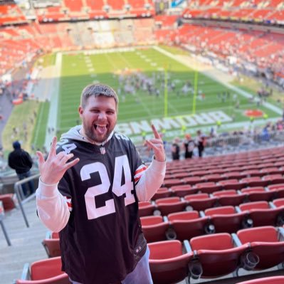 Jason_Osenbaugh's profile picture. •Associate Producer of Live Events at NASCAR 
•Would've been the 5th Beatle 
•Probably building a graphic