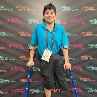 Alex Garrett (@onelegupalex) Twitter profile photo