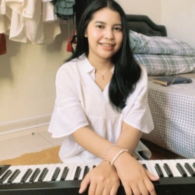 dwninta's profile picture. in my own little world