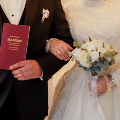 Herkesi,Hak ettiği yere koy,
Ve yeri kadar vakit ayır,
Değdiği kadar umursa,
Değeri kadar Önemse,
Verdiği güven kadar itimat et,
Fazlası hem zarar.Hem yorar💕