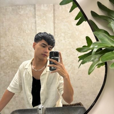 onlyjomi's profile picture. 