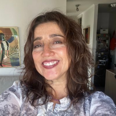 Periodista (Mg). Deportista, madre. Gestora de comunicación con impacto social y estratégico.
