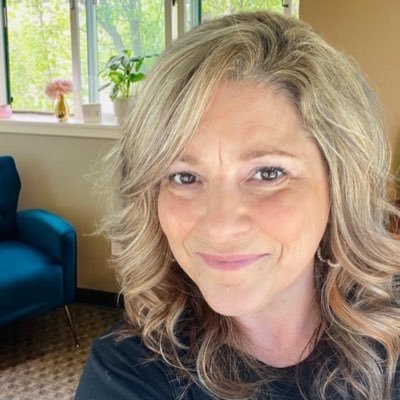 JillKSchmidt's profile picture. Empowerment Coach 🦋 Author 📚 Creator 🎨🖌 Book Lover 📕Motivating You to Become Your Best Self & Empowering You Thrive.