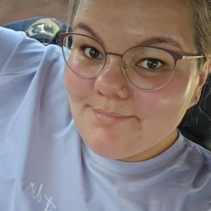 eva_fewjarsmile's profile picture. she/her | 💖💜💙
