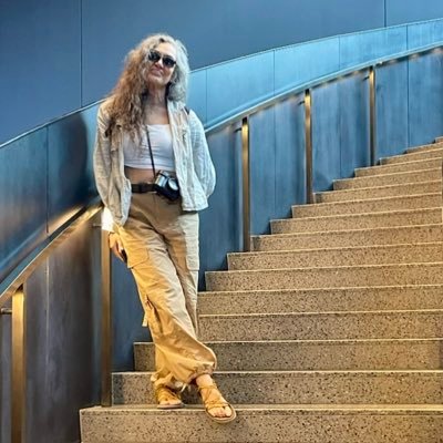 aquarellea's profile picture. 🍯 tombée dans la potion magique étant petite : 🇫🇷&🇮🇹 Ce jour aux 🇺🇸 Ma nouvelle réalité dépasse toute fiction🫨 🎼 Miriam Makeba 'A Luta Continua' ✊🏽