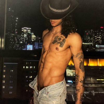 Let's be free trough sexuality Mostly straight😳😏 voyeurist I love being watched😈 🥵 All the hot content that you need🥵