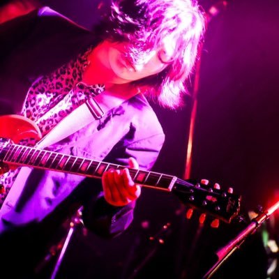 作詞作曲 二十代前半です。令和歌謡ロックバンド 「酩酊バレンタイン」で歌と六弦を担当してます インスタhttps://t.co/CoxgeCS4ub