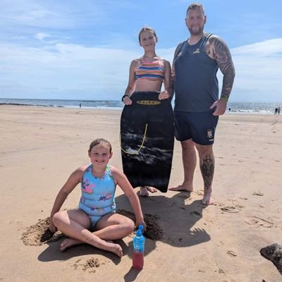 Likes fishing 🎣 blanks 90% time 🐠
Father to two amazing kids.. Happily taken by the wife...