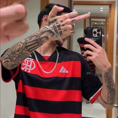||• Um aquariano extremamente intenso e apaixonado por coisas simples e principalmente por praia, e mais alcoólatra que o Zeca pagodinho. ||• 🩵