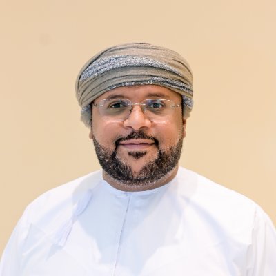 فنان تلفزيوني ومسرحي