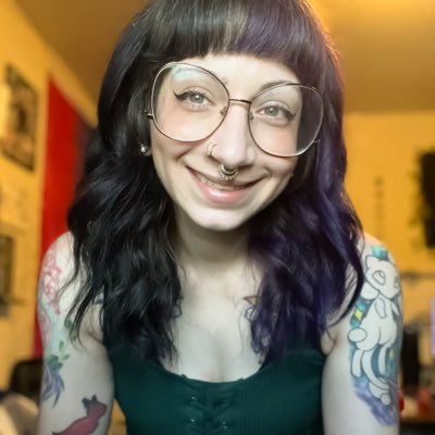 she/her ♈️ mental health advocate 🧠 encouraging human 💜 bi & demi 🏳️🌈 #kindnessambassador 🌱 @YouTube partner 🎥 ✉️: littleoneyouare@gmail.com