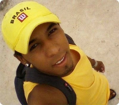 21 Anos(Noivo), Leão,Chato, Abusado, 

FaceBook:http://t.co/VvLFdjj7mg