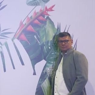 Colombiano, apasionado por la vida, positivo por encima de la adversidad; creo en mi país y su gente.