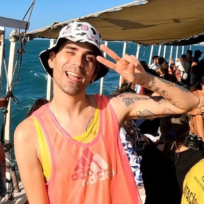 Pronouns: he/him/his 🇧🇷 Brazilian 🌈 Queer 🧬 Chaotic neutral 👨🏽🔬 🥘 🐶 🐱 🐶