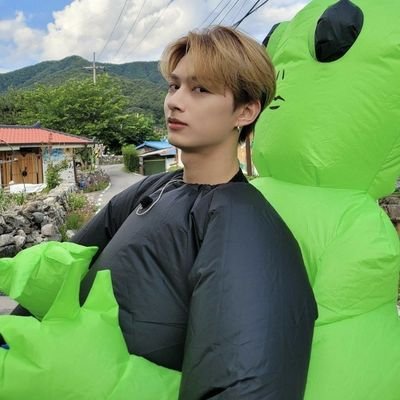 #준 #조슈아 | @pledis_17 — fan account
NO TO JUNHUI HATER/OT13