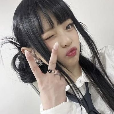 vernlucks's profile picture. everything, in time. 🕰️