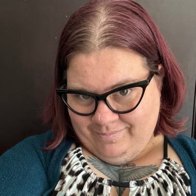 AshleyAnnAuthor's profile picture. poorly selling author, adjunct professor, pretend comedian, disabled, single mom of 4 Insta=heartchasms