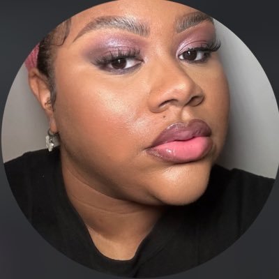 •Licensed Cosmetologist•|Professional MUA🌟| #45🕊#BLM •🎥Youtuber👇🏾• 📨PR/Business Inquiries: thebaddestnextdoor@gmail.com 💋