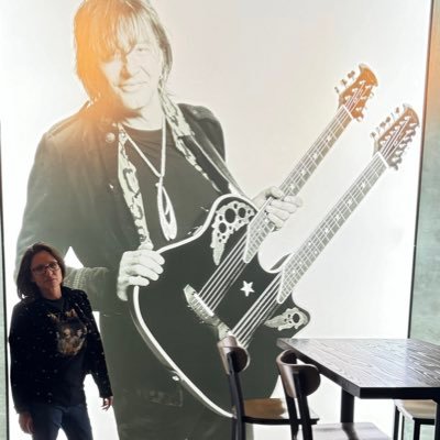 NiqueeMoe23's profile picture. Momoe