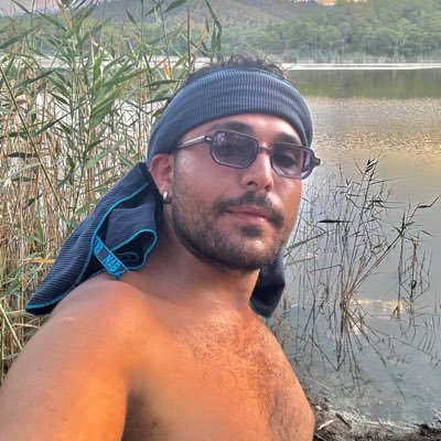 firattatarr's profile picture. Siz yine de beni ciddiye almayın