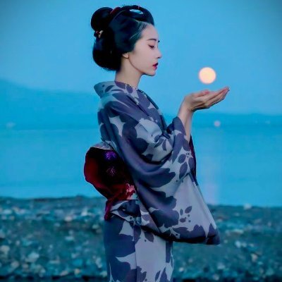 EricaMi52664486's profile picture. The light at the end is worth the pain. 😇