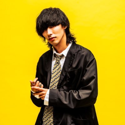 REYってバンドのベース弾いてます🎸 バンド→■REY【@REY_baby_babu】 2025/01/24クラブクアトロワンマンライブ🎊やむねこぴーとしてボカロPもやってます🐈⬛ ■Twitter【@yamunekop】■YouTube【https://t.co/KJPlVvBscu】