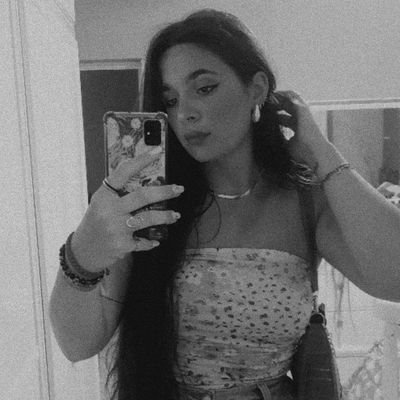 25♋Sanluqueña🏡 Historiadora📚                              
Nos vemos arriba✨👴
Igual ser feliz no es ganar siempre,es no rendirse nunca🍀