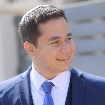 חבר כנסת מטעם הליכוד.
מאמין בלאומיות, אהבת ארץ ישראל, כלכלה חופשית, וחיבור חזק למסורת ישראל.