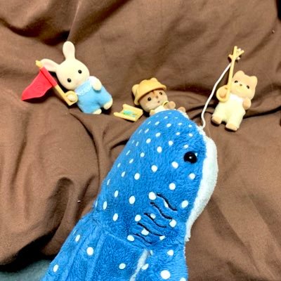 ジンベエザメのジンペーちゃん(わるいっこクラブ会員なんばー60ばん)と、その愉快な仲間たちの楽しい毎日。 趣味はお散歩。ホラーゲームと映画、吹き抜けの商業施設が好き。時々、パンやお菓子を作るよ。最近は専ら短歌に夢中。ハムスターのくろまめ、こむぎ。🌈🐣チュマ、🦔楓、🐹もみー、ねいち、ころも、アーチー🌈