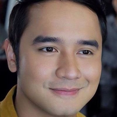 peyare_hussain's profile picture. Silence on the lips. Havoc in the eyes.