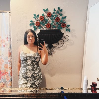 Curlyheadkiana_'s profile picture. 22’🎓