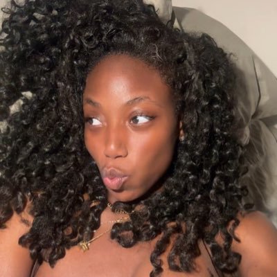 itsskhadija's profile picture. 