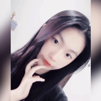 vicky03060701's profile picture. 