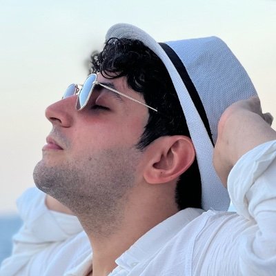 اهلاوي/برشلوني/ديابي. بحب الهلباوي وهو بيقول ليس عندي اعز من الروح .. بحب الكمانجه/ القراية/السفر.. حسي صحيح ولكن هواي يوهن حسي فصح رأيي لغيري ولم يصح لنفسي