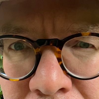 tell_me_urstory's profile picture. 