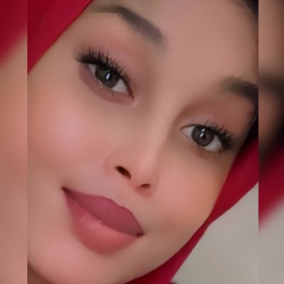 aduunyo waa ayaamo aakhiradada ilaasho 🙏😘