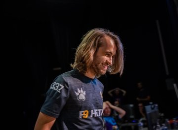 33ème Europe PGRUv3 | Membre de @Asso_TCT | Co-Main Luigi Fox de Bordeaux | Speedcuber à mes heures perdues | Top 1000 Cho'Gath EUW