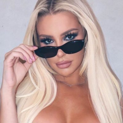 “𝐁𝐞𝐡𝐢𝐧𝐝 𝐞𝐯𝐞𝐫𝐲 𝐬𝐮𝐜𝐜𝐞𝐬𝐬𝐟𝐮𝐥 𝐦𝐚𝐧, 𝐭𝐡𝐞𝐫𝐞’𝐬 𝐚 𝐛𝐚𝐝𝐚𝐬𝐬 𝐛𝐫𝐨𝐚𝐝.” | fake