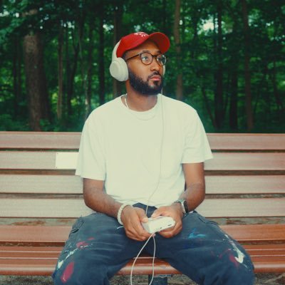 making art for me Narrative Storyteller (📸 / 🎥) film • life • tech • music 📩 hello@jabrenbarclift.com