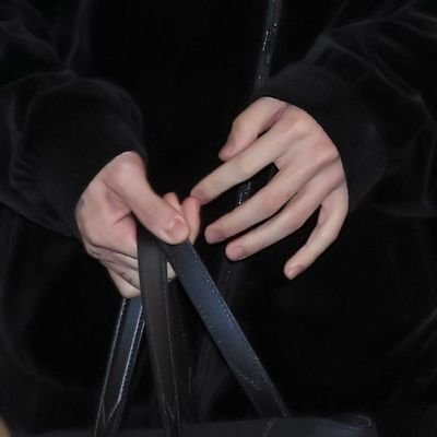 Jk_7xil's profile picture. كُن لي غريبََا فالأحبة يرحلون.