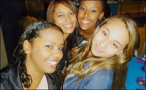Bonde ~• @KamilaCalixto @ZiiikaMemo @mentte_BlindadA & @_Laariibombom .. Seguee noiiiiiis laa ... ÉE NOiiiiiiiS QUE FEXA :DD!*