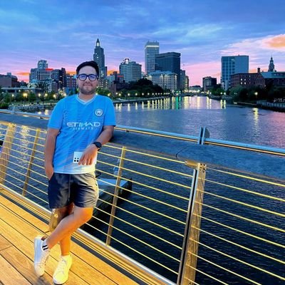 porlagranpuchis's profile picture. Genio, millonario, playboy, filántropo... ¡Ah no! ese es Tony Stark!😅           Genius, billionaire, playboy, philanthropist... Oh wait! that is Tony Stark! 😅