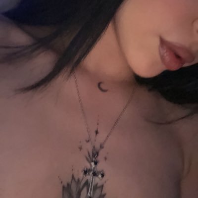 alexamxy's profile picture. nothing to see here