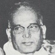 siddhartha_neer's profile picture. एक बूढ़ा आदमी इस मुल्क में, या यूं कहें।
इस अंधेरी कोठरी में एक रोशनदान है।