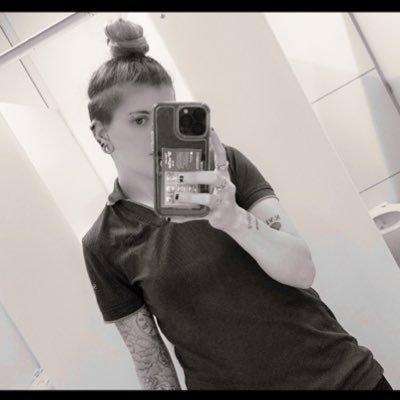 ☆Heeeyy, I'm Lorna!☆ Im'ma Proud Leeds Supporter!💛💙 Skater, Rocker And Belieber!💜 #Holy🎶🔥❤
♡Love My Family Always And Forever - Family First, Always!♡💯🤗