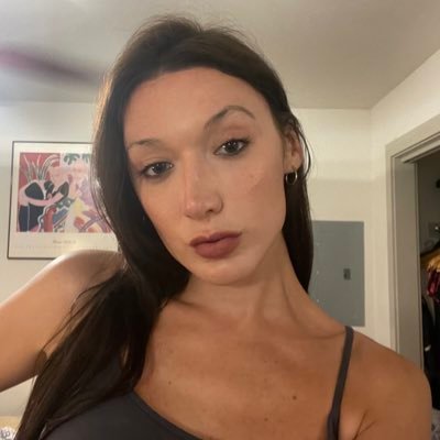 calliegirlxo's profile picture. beautiful and intelligent woman with perky tits