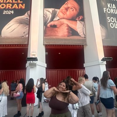 Philadelphia eagles, Niall Horan, and Sebastian Stan enthusiast.