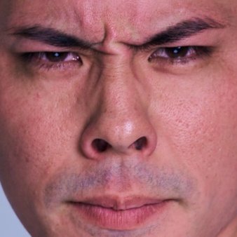 Recustomerのセールス。 前職は法人向けメールシステムの営業。 ウエディングデザイナーとかライフセーバーとかもやっていたらしい ※実物はもうちょい顔がマイルドだとか