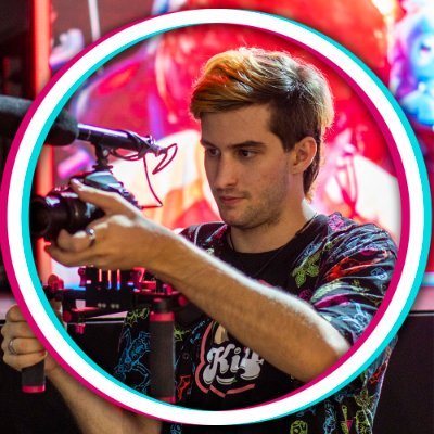 Soy la Navaja Suiza audiovisual.
Edición, diseño, realización y producción. Director Técnico & Director de Contenidos en @AStreamers.